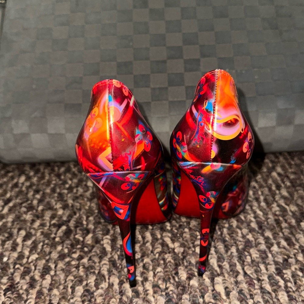 XXXSOLDXXX
🆑👠 So Kate Laser Disco - Picture 8 of 12